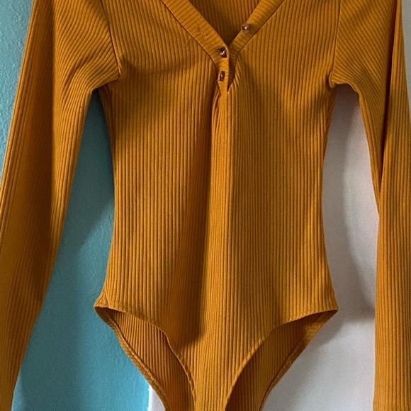 Yellow top - Picture 2 of 2